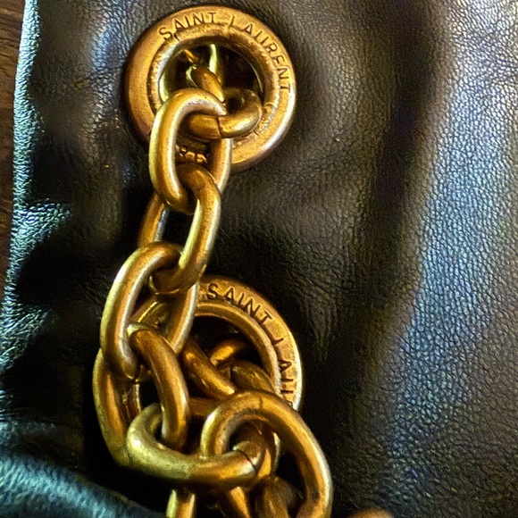 Yves Saint Laurent Black and Gold Shoulder Bag with Sleek Design - Picture 5 of 15